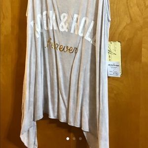 NWT women’s graphic tank